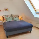 Charmante Maisonnette-Dachgeschosswohnung In Zentraler Lage