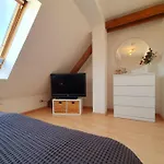 Charmante Maisonnette-Dachgeschosswohnung In Zentraler Lage