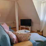 Charmante Maisonnette-Dachgeschosswohnung In Zentraler Lage